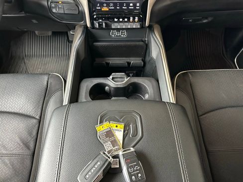 Used 2024 RAM 3500 Laramie AWD/4WD image 21