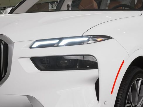 Used 2026 BMW X7 xDrive40i w/ Premium Package image 33