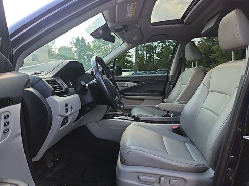 Used 2019 Honda Pilot Touring image 13