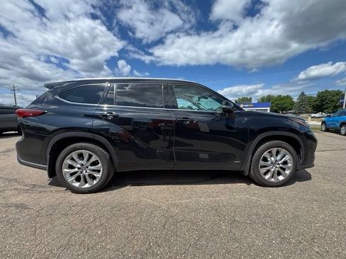 Used 2022 Toyota Highlander Limited AWD/4WD image 8