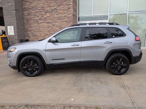 Used 2019 Jeep Cherokee Latitude Plus image 2
