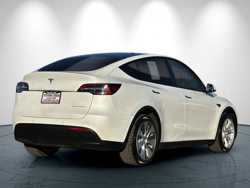 Used 2022 Tesla Model Y Long Range image 4