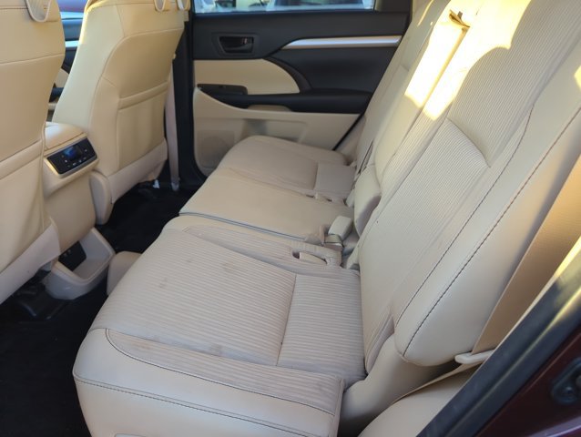Used 2017 Toyota Highlander Plus w/ Carpet Mat Package AWD/4WD image 8