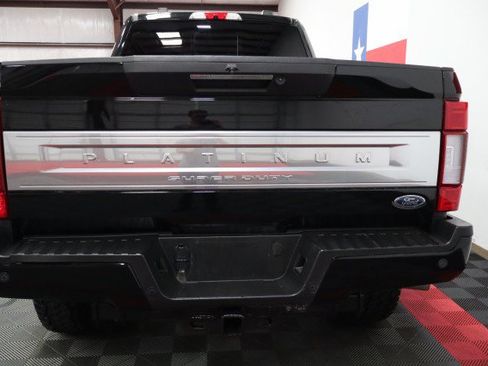Used 2022 Ford F250 Platinum w/ FX4 Off-Road Package AWD/4WD image 12