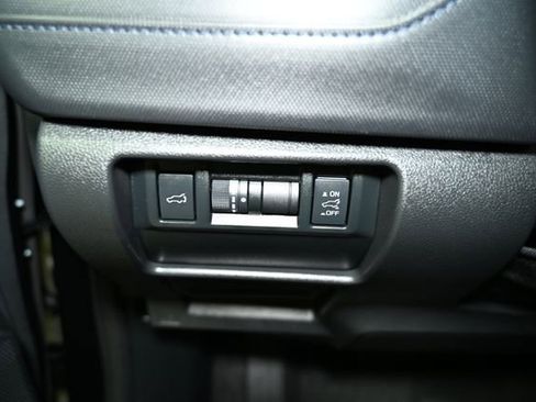 Used 2025 Subaru Forester Limited image 38