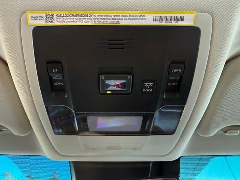 Certified 2025 Lexus ES 300h w/ Premium Package image 31