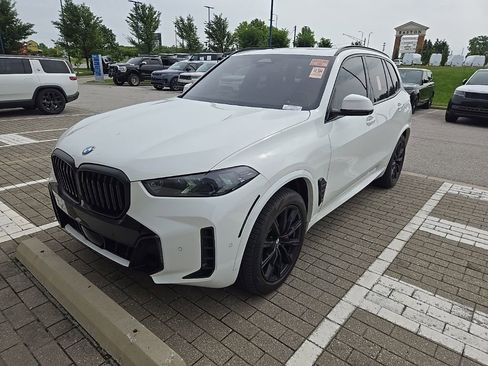 Used 2024 BMW X5 xDrive40i w/ M Sport Package AWD/4WD image 1