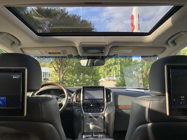 Used 2016 Toyota Land Cruiser AWD/4WD image 32