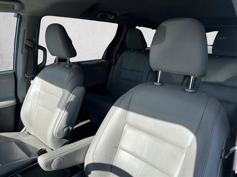 Used 2019 Toyota Sienna XLE image 14
