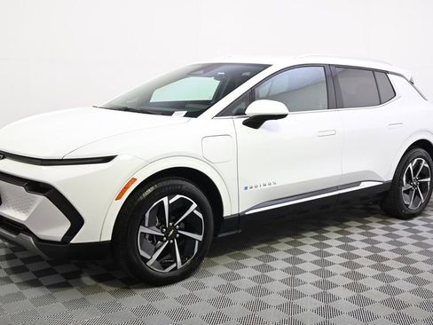 Used 2025 Chevrolet Equinox EV LT w/ Convenience Package image 2