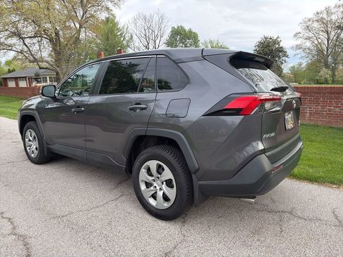 Used 2022 Toyota RAV4 LE image 3