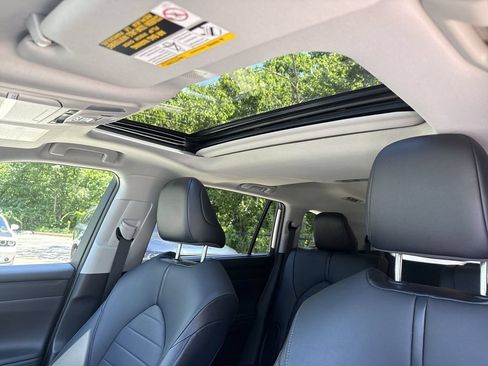 Used 2021 Toyota Highlander XLE AWD/4WD image 16