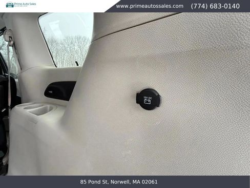 Used 2021 Chrysler Pacifica Touring-L FWD image 22