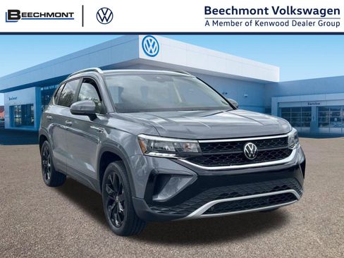 Used 2023 Volkswagen Taos SE w/ Black Wheel Package AWD/4WD image 1