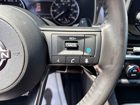 Used 2025 Nissan Pathfinder SV FWD image 21