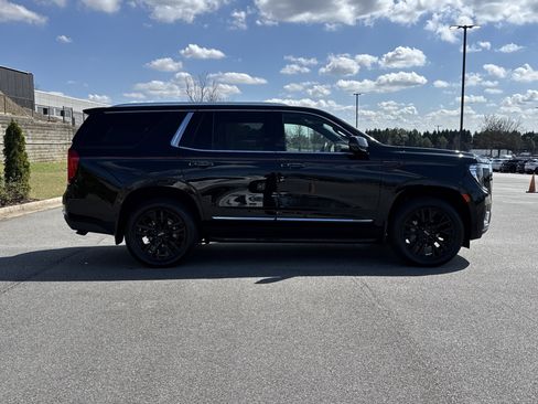 Used 2023 GMC Yukon SLT w/ SLT Premium Package image 11
