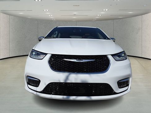 New 2026 Chrysler Pacifica Pinnacle w/ Trailer Tow Group image 2