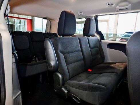 Used 2019 Dodge Grand Caravan SE w/ UConnect Hands-Free Group image 22