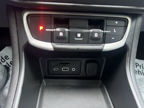 Used 2023 GMC Terrain SLT image 18