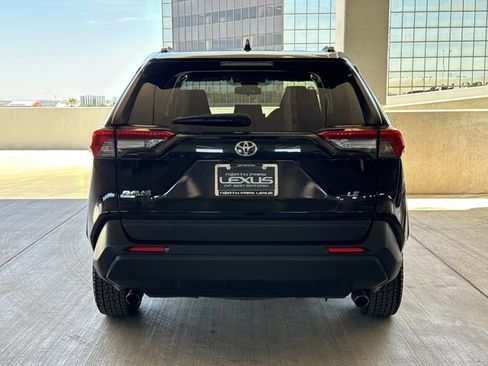 Used 2019 Toyota RAV4 LE image 8