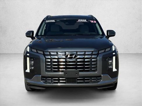 Used 2023 Hyundai Palisade Calligraphy image 2