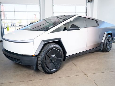 Used 2024 Tesla Cybertruck AWD Crew Cab image 11