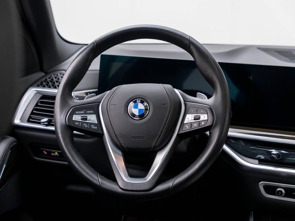 Used 2024 BMW X5 xDrive40i AWD/4WD image 11