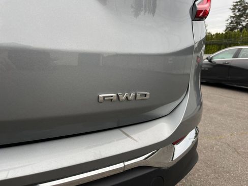 Used 2024 GMC Terrain SLT image 17