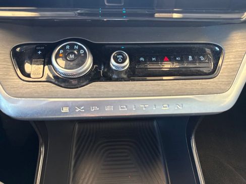 Used 2025 Ford Expedition Max Platinum w/ Driver's Package AWD/4WD image 24