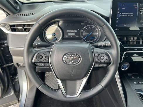 Used 2021 Toyota Venza Limited image 11