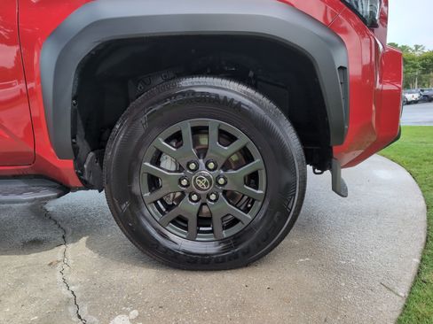 Certified 2025 Toyota 4Runner SR5 AWD/4WD image 13
