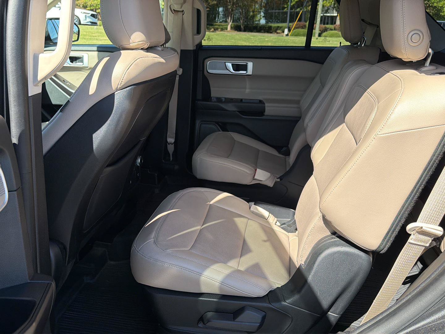 Used 2020 Ford Explorer Limited RWD image 11