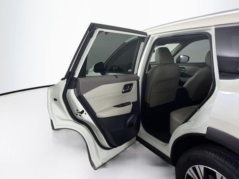 Used 2022 Nissan Rogue SV w/ SV Premium Package FWD image 25