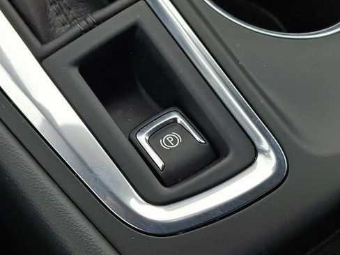 Used 2021 Chevrolet Equinox LS w/ LS Convenience Package FWD image 24