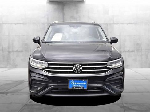 Certified 2023 Volkswagen Tiguan SE w/ Panoramic Sunroof Package AWD/4WD image 4