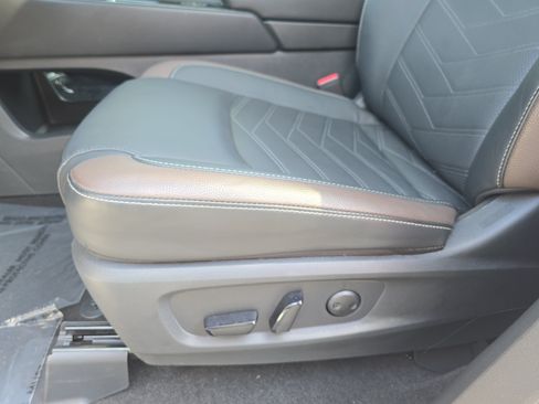 Used 2025 Nissan Pathfinder Platinum AWD/4WD image 31