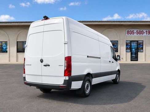 Used 2022 Mercedes-Benz Sprinter 2500 image 2