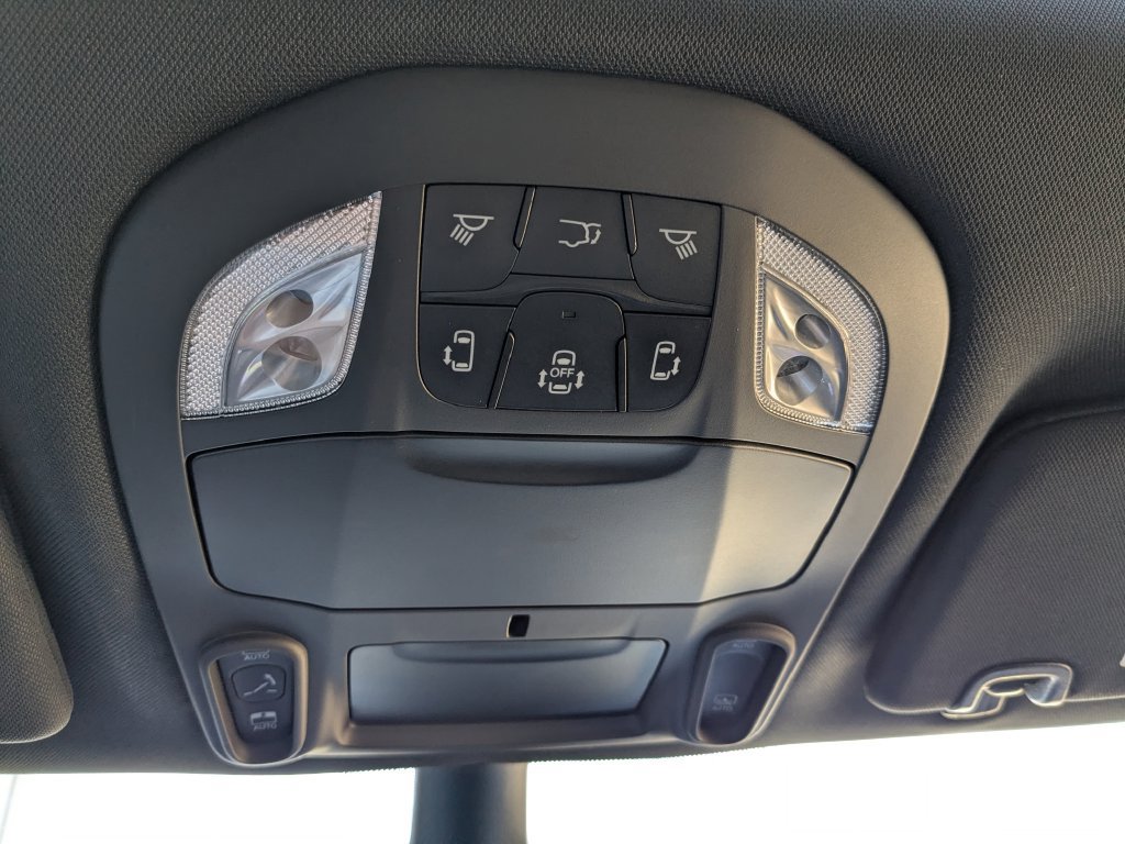 Used 2025 Chrysler Pacifica Limited FWD image 23