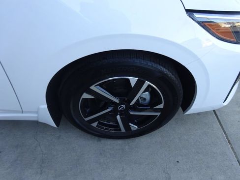 Used 2025 Nissan Sentra SV FWD image 10