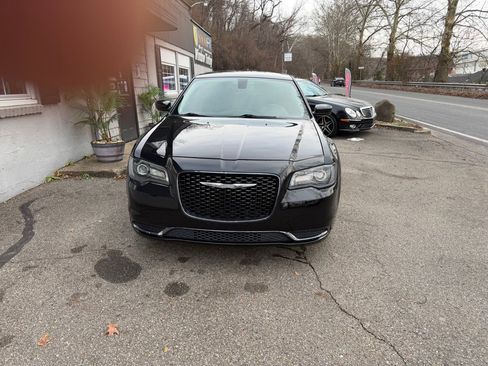 Used 2018 Chrysler 300 Touring w/ Sport Appearance Package image 2