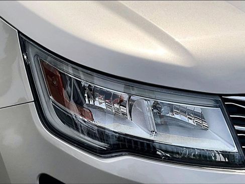 Used 2017 Ford Explorer Limited FWD image 7