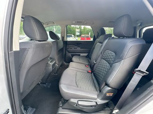 Used 2024 Nissan Pathfinder S w/ Cargo Package AWD/4WD image 17