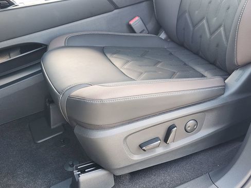 New 2026 Nissan Pathfinder Platinum FWD image 18
