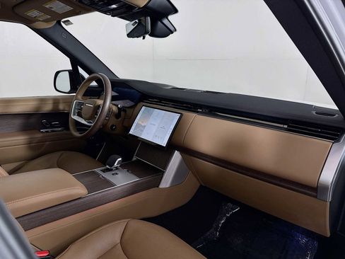 Certified 2025 Land Rover Range Rover Long Wheelbase SE image 41