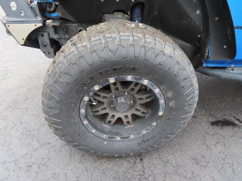 Used 2016 Jeep Wrangler Rubicon w/ Power Convenience Group image 11