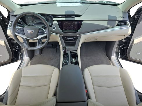 Used 2022 Cadillac XT5 Premium Luxury FWD image 9