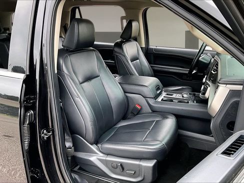 Used 2024 Ford Expedition XLT RWD image 7