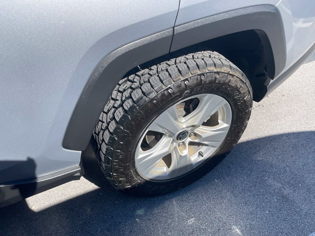 Used 2021 Toyota RAV4 XLE AWD/4WD image 33