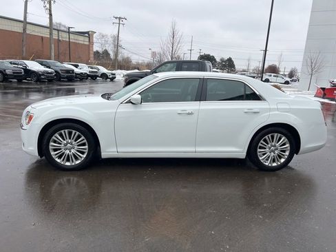 Used 2014 Chrysler 300 AWD w/ Driver Convenience Group image 8