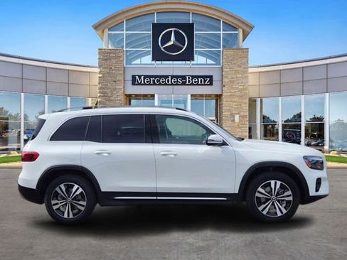 Used 2026 Mercedes-Benz GLB 250 4MATIC image 5